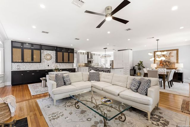 326 W GRAMERCY PL, San Antonio, TX 78212