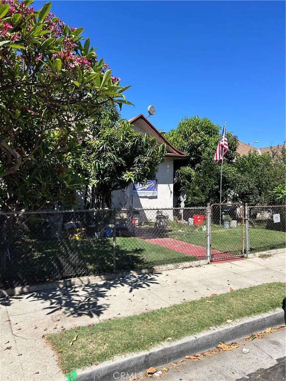 1155 Rolland Curtis, Los Angeles, CA 90037