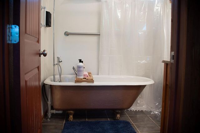 1381 Greenbriar DR, Canyon Lake, TX 78133