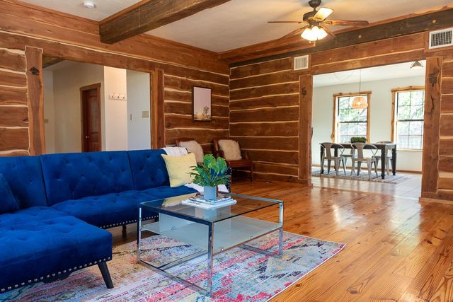 1381 Greenbriar DR, Canyon Lake, TX 78133