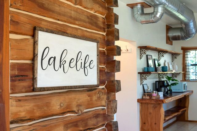 1381 Greenbriar DR, Canyon Lake, TX 78133