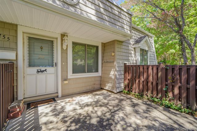 255 Sagamore Hills Drive, Port Jefferson, NY 11776