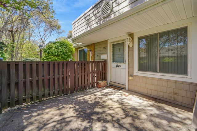 255 Sagamore Hills Drive, Port Jefferson, NY 11776