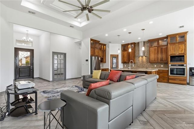 1612 Red River Avenue, Edinburg, TX 78539