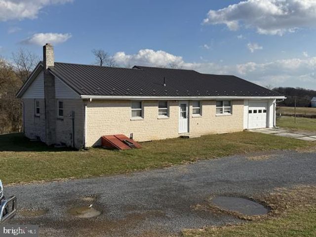 1 GOMER ROAD, Newville, PA 17241