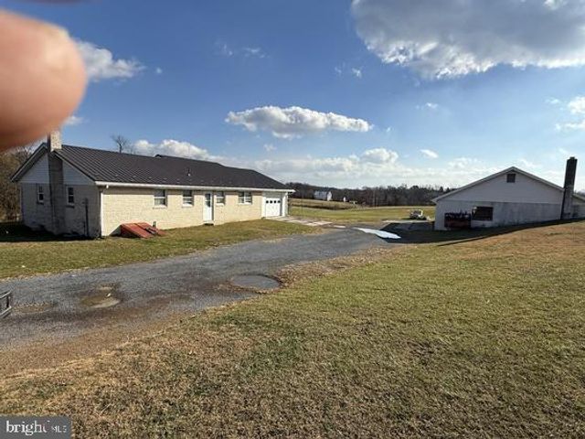 1 GOMER ROAD, Newville, PA 17241