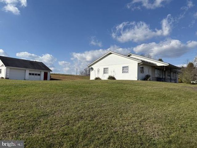 1 GOMER ROAD, Newville, PA 17241