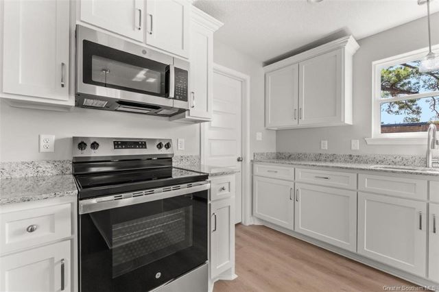 211 N Gladys St, Leesville, LA 71446