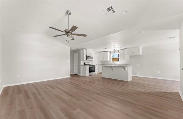 211 N Gladys St, Leesville, LA 71446