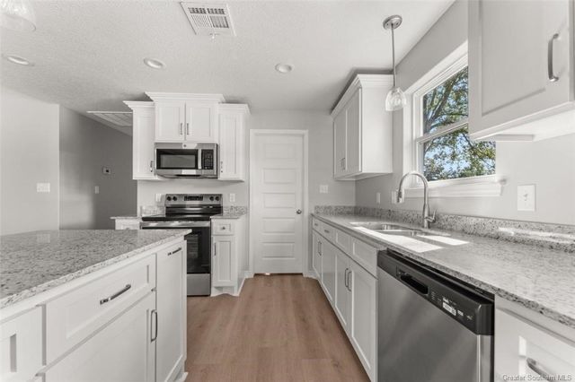 211 N Gladys St, Leesville, LA 71446