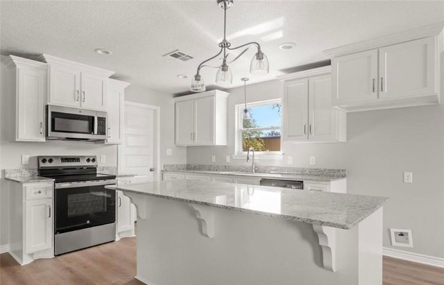 211 N Gladys St, Leesville, LA 71446