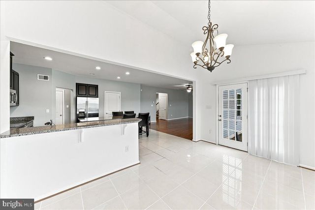 33 BARKLEY CT, Dover, DE 19904