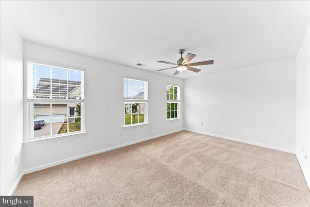 33 BARKLEY CT, Dover, DE 19904
