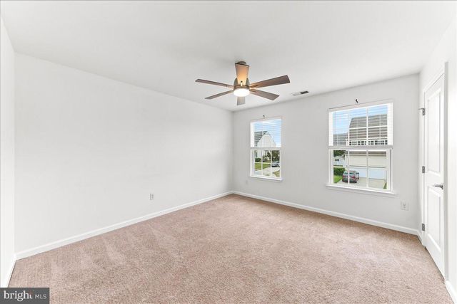 33 BARKLEY CT, Dover, DE 19904