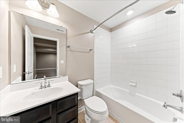 33 BARKLEY CT, Dover, DE 19904