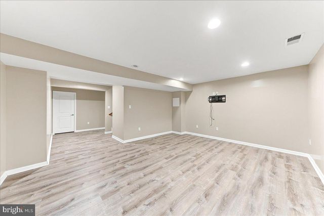 33 BARKLEY CT, Dover, DE 19904