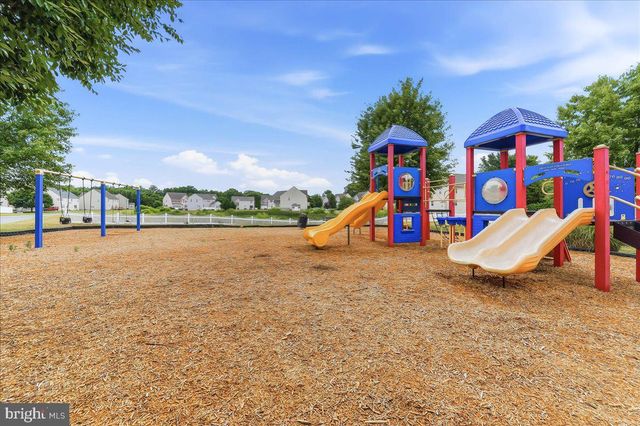 33 BARKLEY CT, Dover, DE 19904