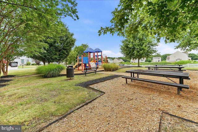 33 BARKLEY CT, Dover, DE 19904