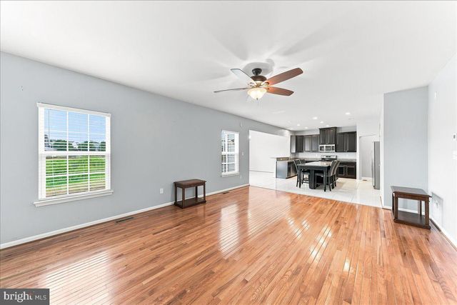 33 BARKLEY CT, Dover, DE 19904