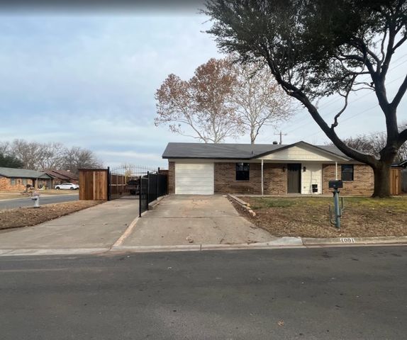 1001 E Star Street, Gainesville, TX 76240