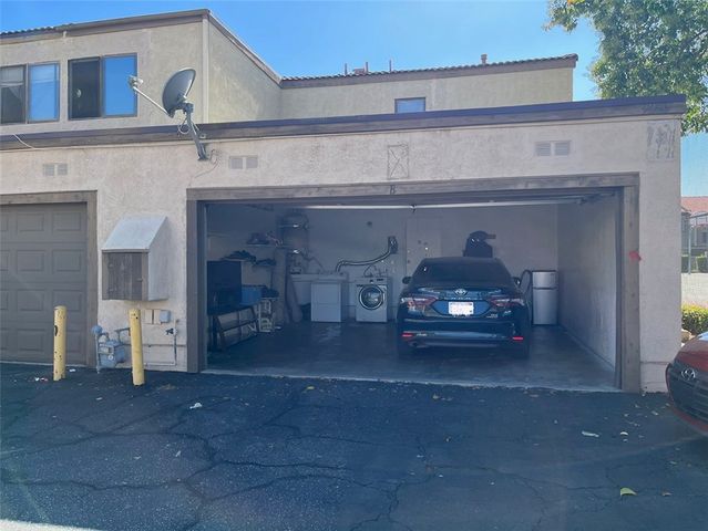 9250 Citrus Ave. E, Fontana, CA 92335