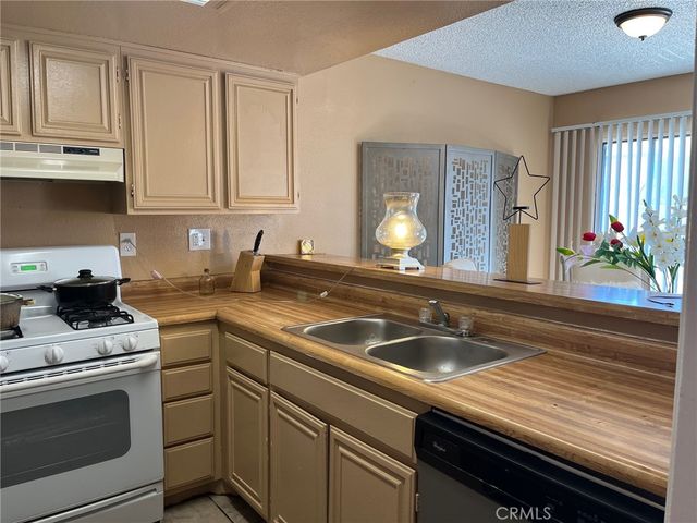 9250 Citrus Ave. E, Fontana, CA 92335