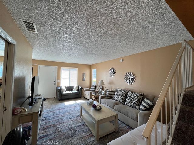 9250 Citrus Ave. E, Fontana, CA 92335