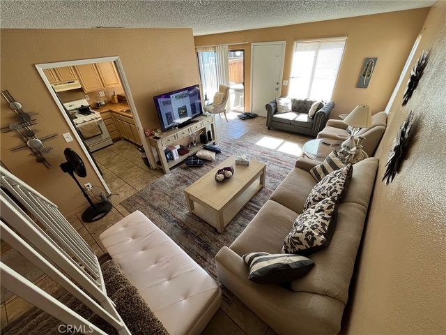 9250 Citrus Ave. E, Fontana, CA 92335