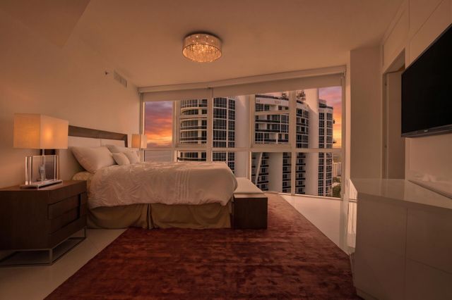 18201 Collins Avenue PH 5109, Sunny Isles Beach, FL 33160