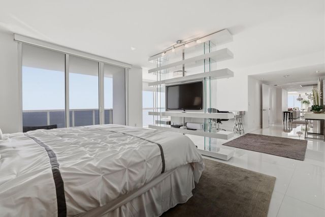 18201 Collins Avenue PH 5109, Sunny Isles Beach, FL 33160
