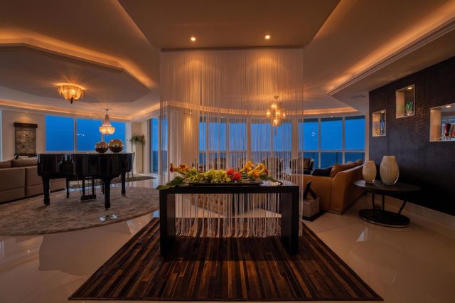 18201 Collins Avenue PH 5109, Sunny Isles Beach, FL 33160
