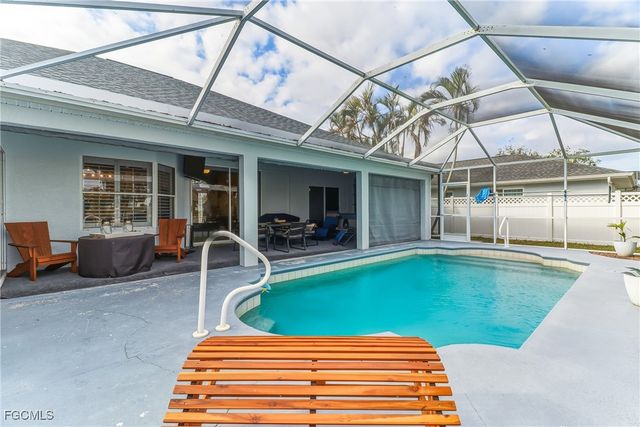 1023 SE 4th ST, Cape Coral, FL 33990