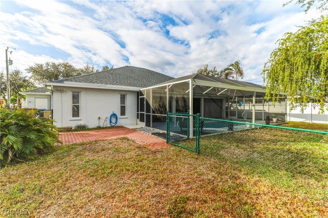 1023 SE 4th ST, Cape Coral, FL 33990