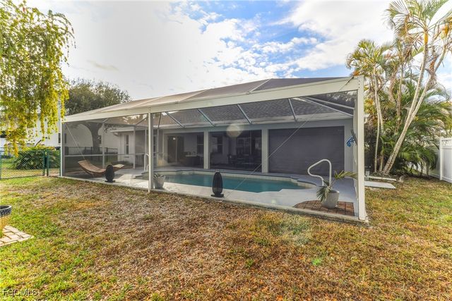 1023 SE 4th ST, Cape Coral, FL 33990