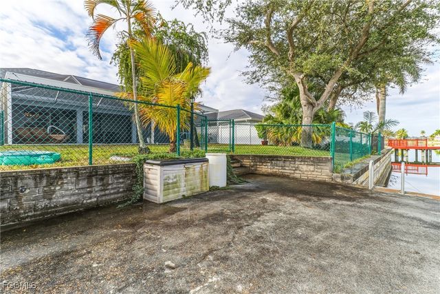 1023 SE 4th ST, Cape Coral, FL 33990