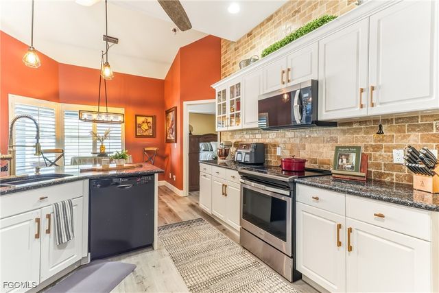 1023 SE 4th ST, Cape Coral, FL 33990