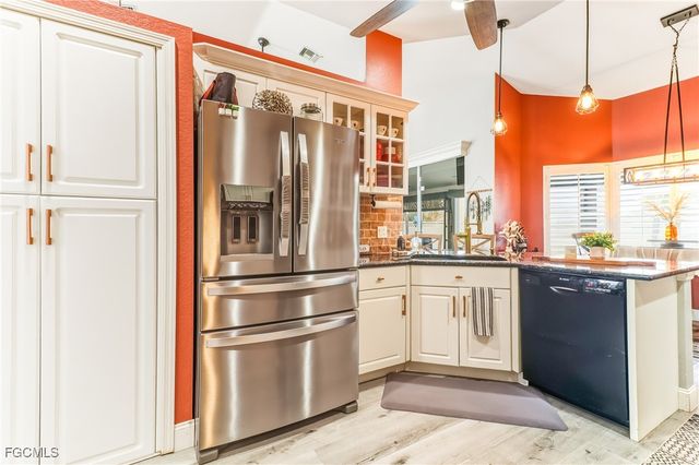 1023 SE 4th ST, Cape Coral, FL 33990