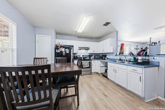 527 Roosevelt, Seguin, TX 78155