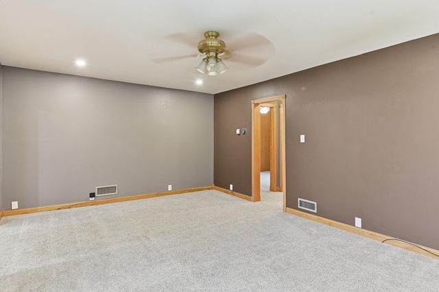 327 SPENCER Avenue, Council Bluffs, IA 51503