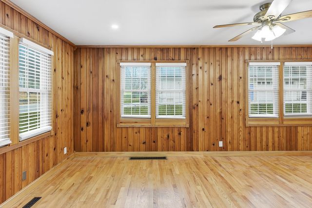 327 SPENCER Avenue, Council Bluffs, IA 51503