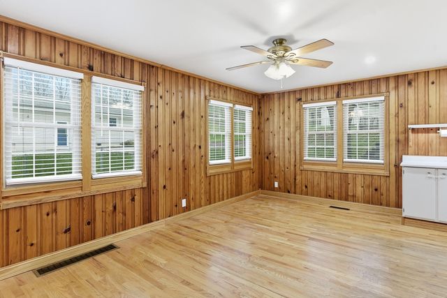 327 SPENCER Avenue, Council Bluffs, IA 51503