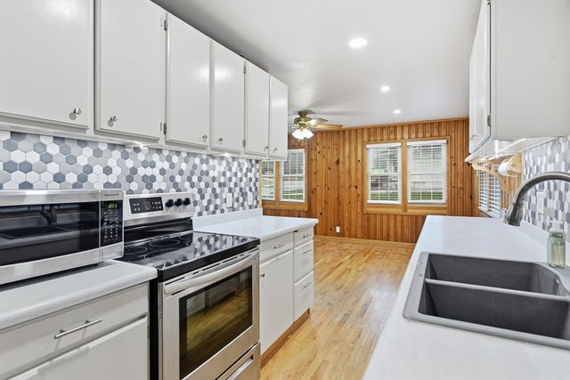 327 SPENCER Avenue, Council Bluffs, IA 51503