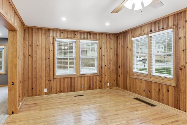 327 SPENCER Avenue, Council Bluffs, IA 51503