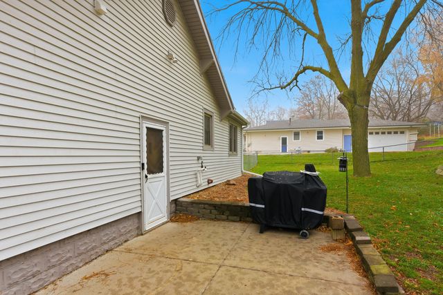 327 SPENCER Avenue, Council Bluffs, IA 51503