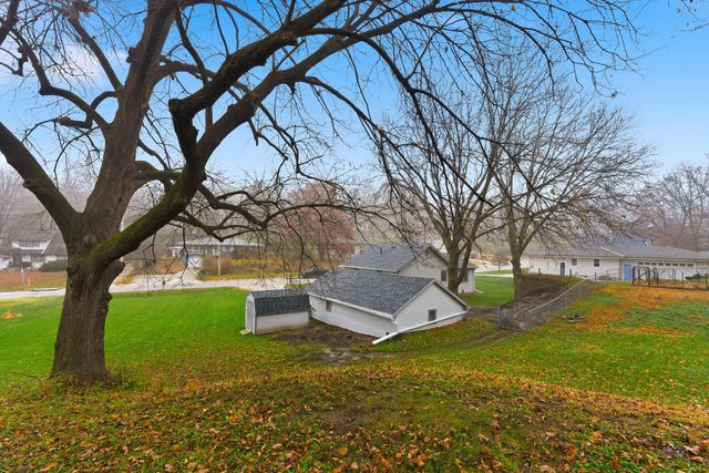 327 SPENCER Avenue, Council Bluffs, IA 51503