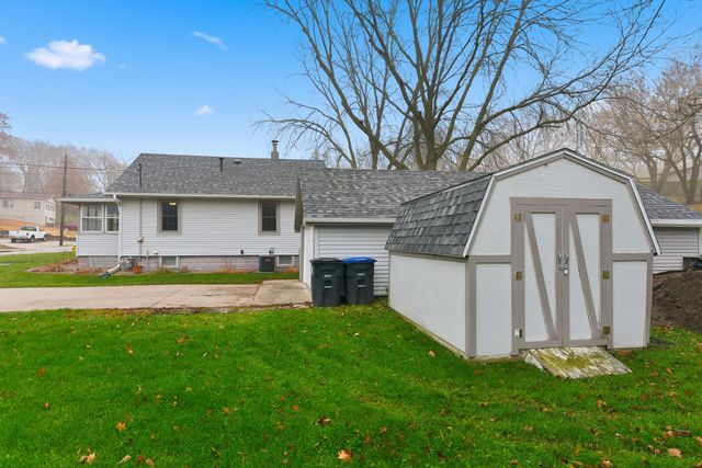 327 SPENCER Avenue, Council Bluffs, IA 51503