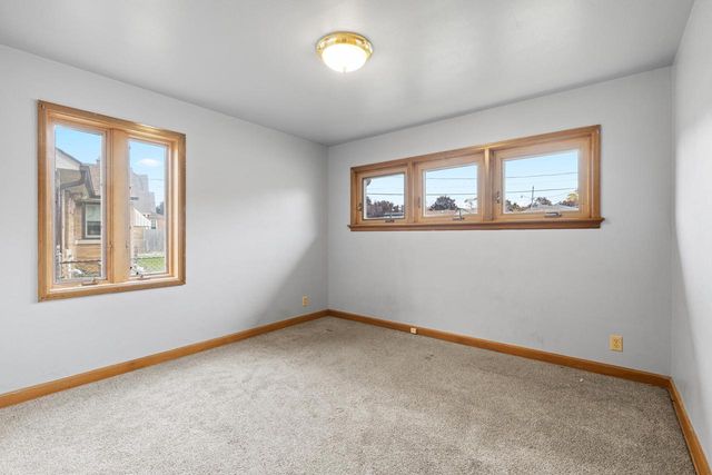 3405 W Lakefield DRIVE, Milwaukee, WI 53215