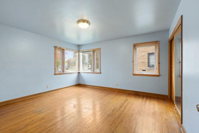 3405 W Lakefield DRIVE, Milwaukee, WI 53215