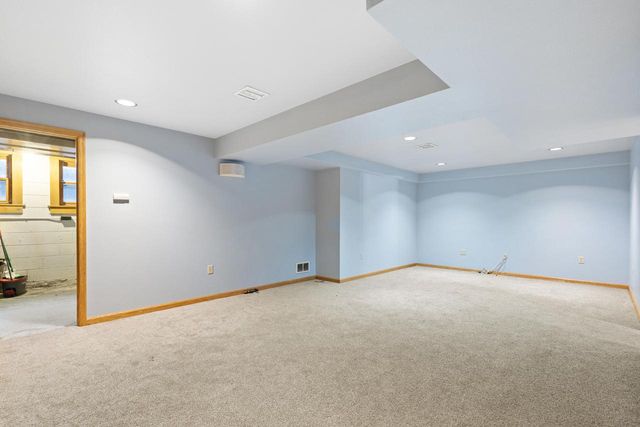 3405 W Lakefield DRIVE, Milwaukee, WI 53215