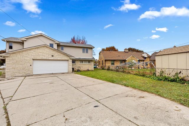 3405 W Lakefield DRIVE, Milwaukee, WI 53215